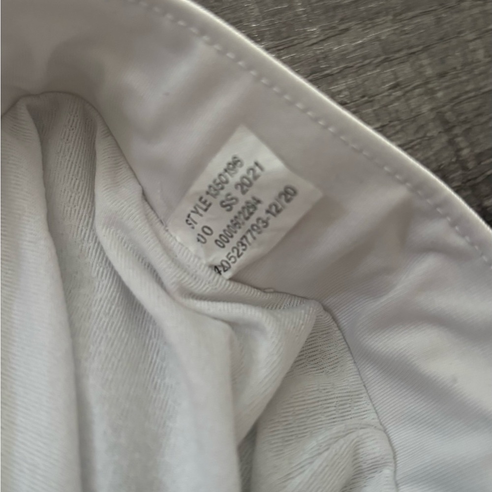 Under Armor Shorts - Picture 2 of 8